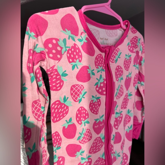 Little Sleepies Sweet Strawberries Zippy Pajamas Size 12-18 Months GUC - Picture 3 of 9